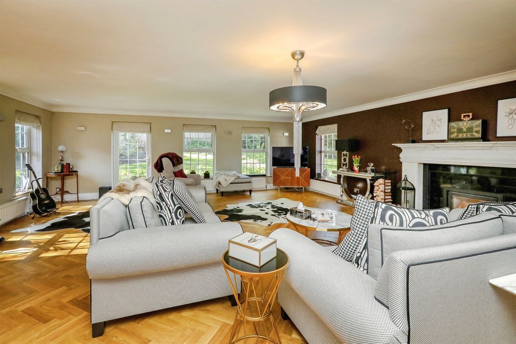Property photo 2 of 34