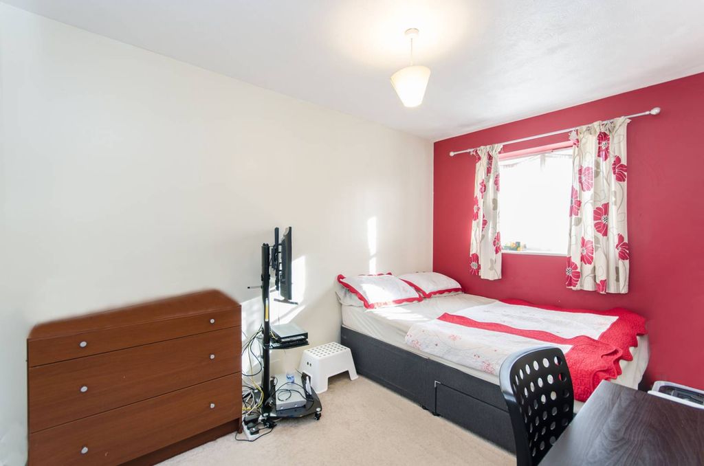 Property photo 3 of 6