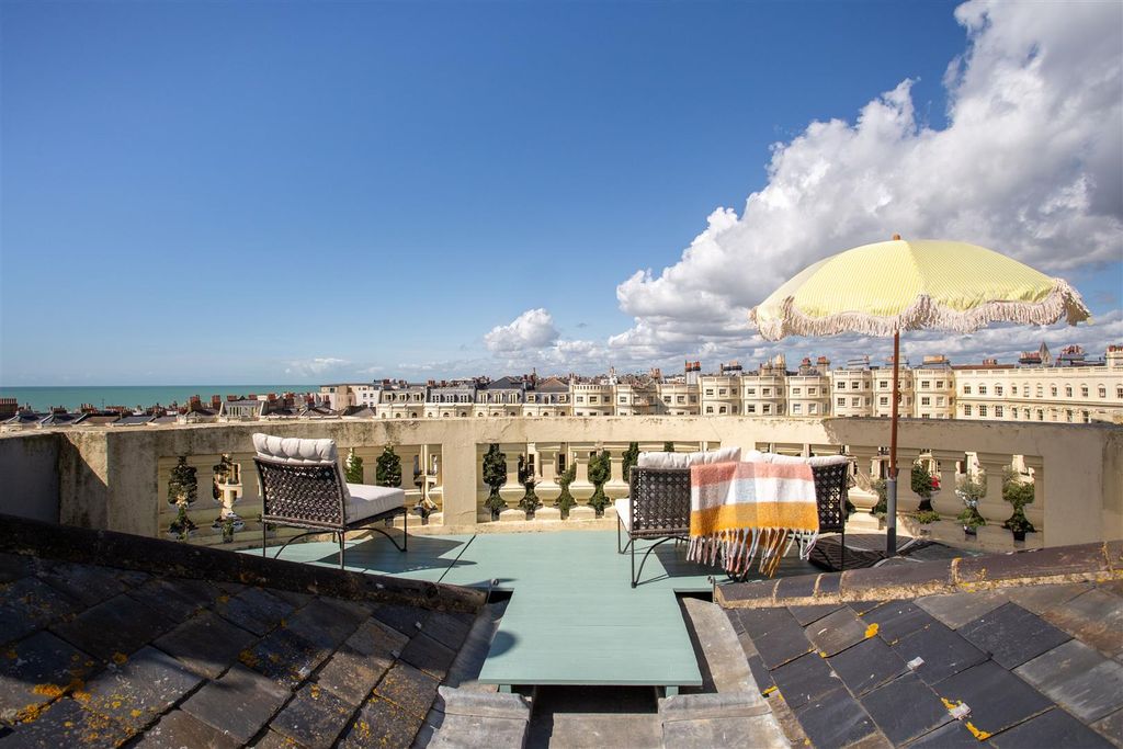 Property photo 1 of 24 Roof Terrace