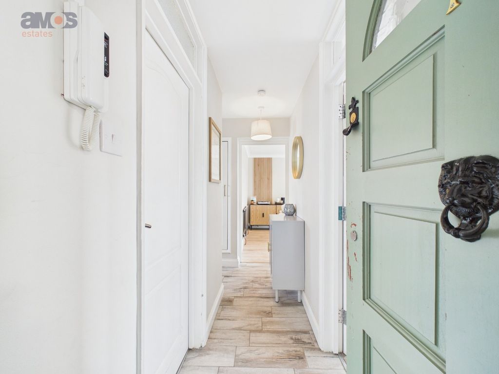 Property photo 3 of 16 4996965