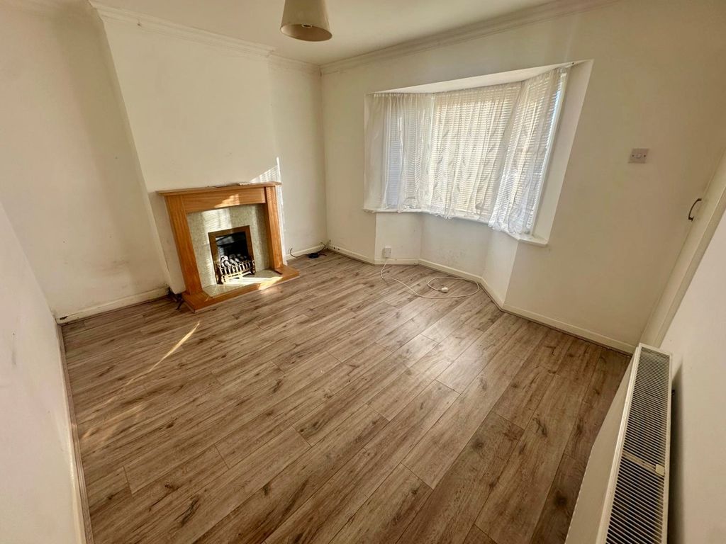 Property photo 2 of 10 Living Room