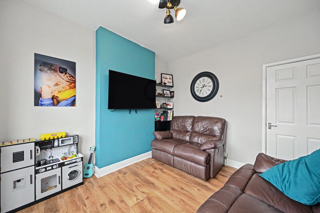 Property photo 3 of 19