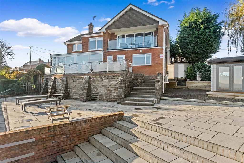 Property photo 1 of 32