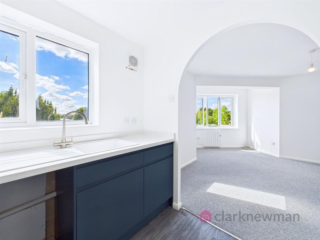 Property photo 3 of 11 Kitchen