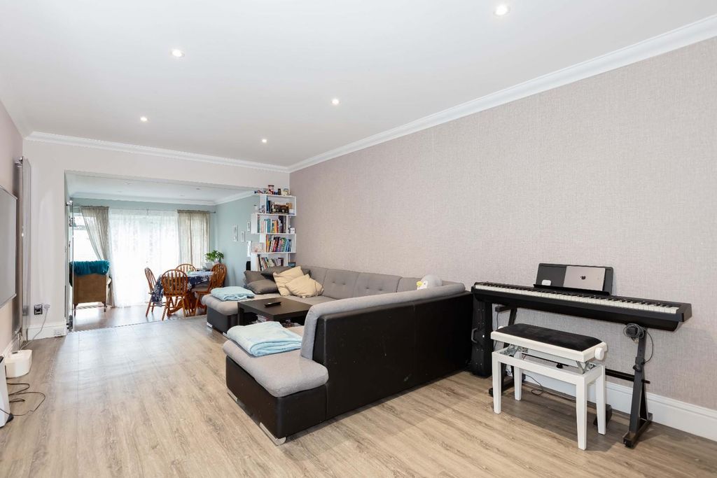 Property photo 2 of 19 Test Road_5.Jpg