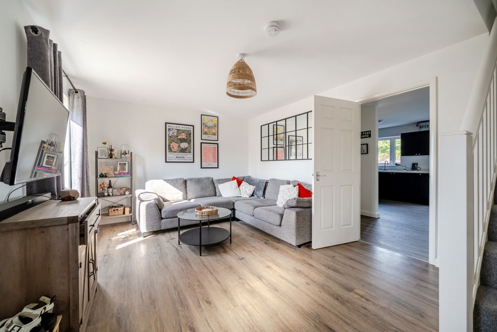 Property photo 3 of 23 1339928-2-689F3Cf668E85