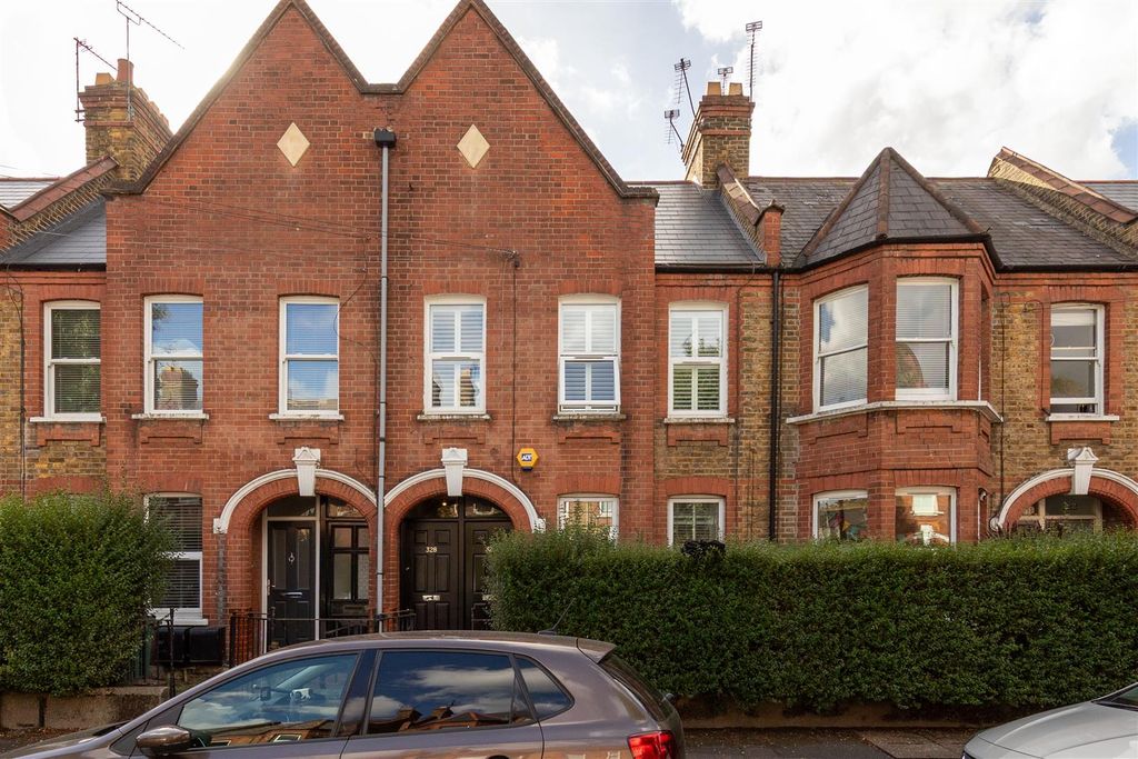 Property photo 1 of 27 Brettenham Road, E17