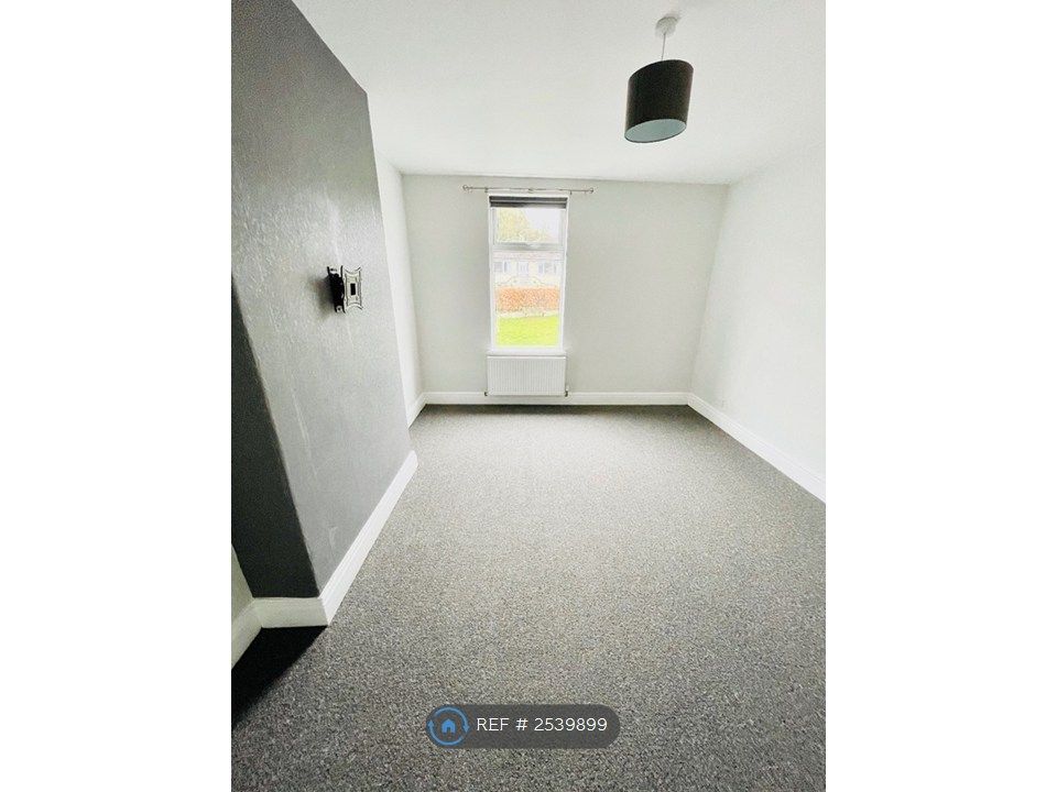 Property photo 3 of 6 Bedroom 1