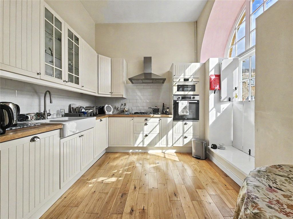 Property photo 2 of 19 Picture No. 10