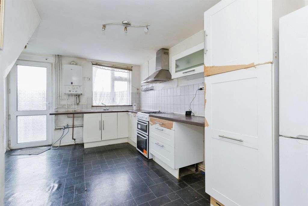 Property photo 3 of 18 Image