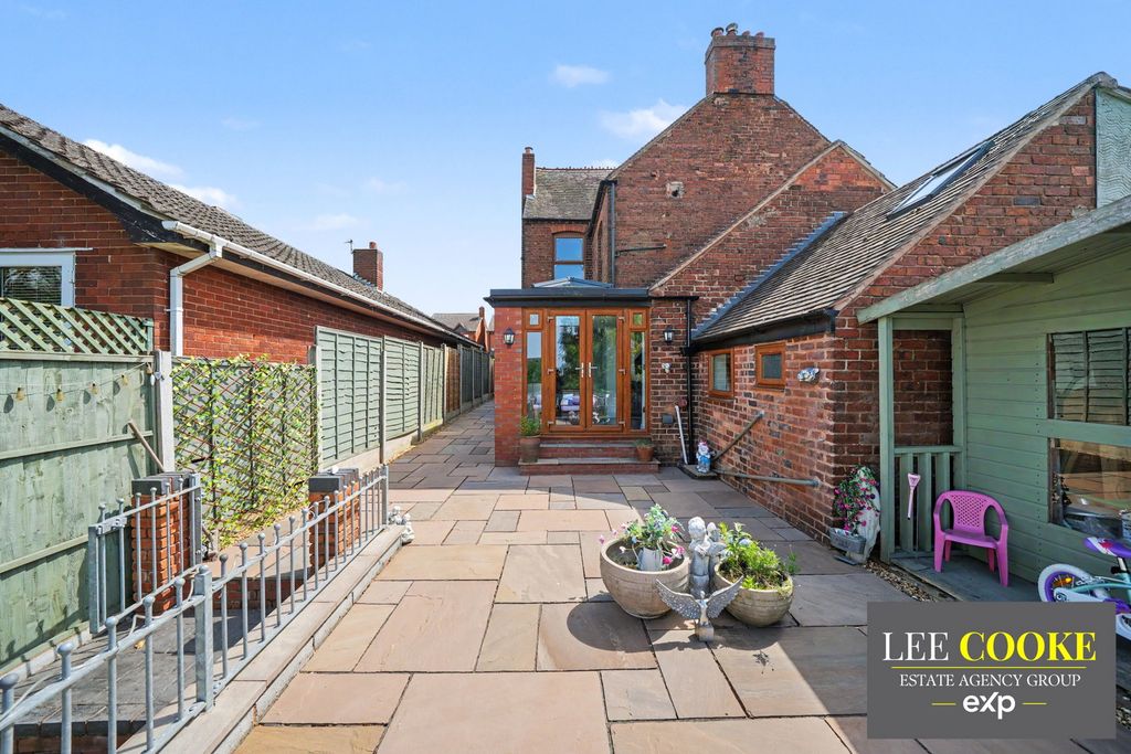 Property photo 2 of 52