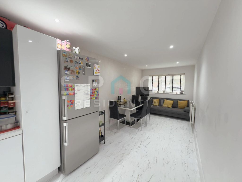 Property photo 3 of 34 Kitchen