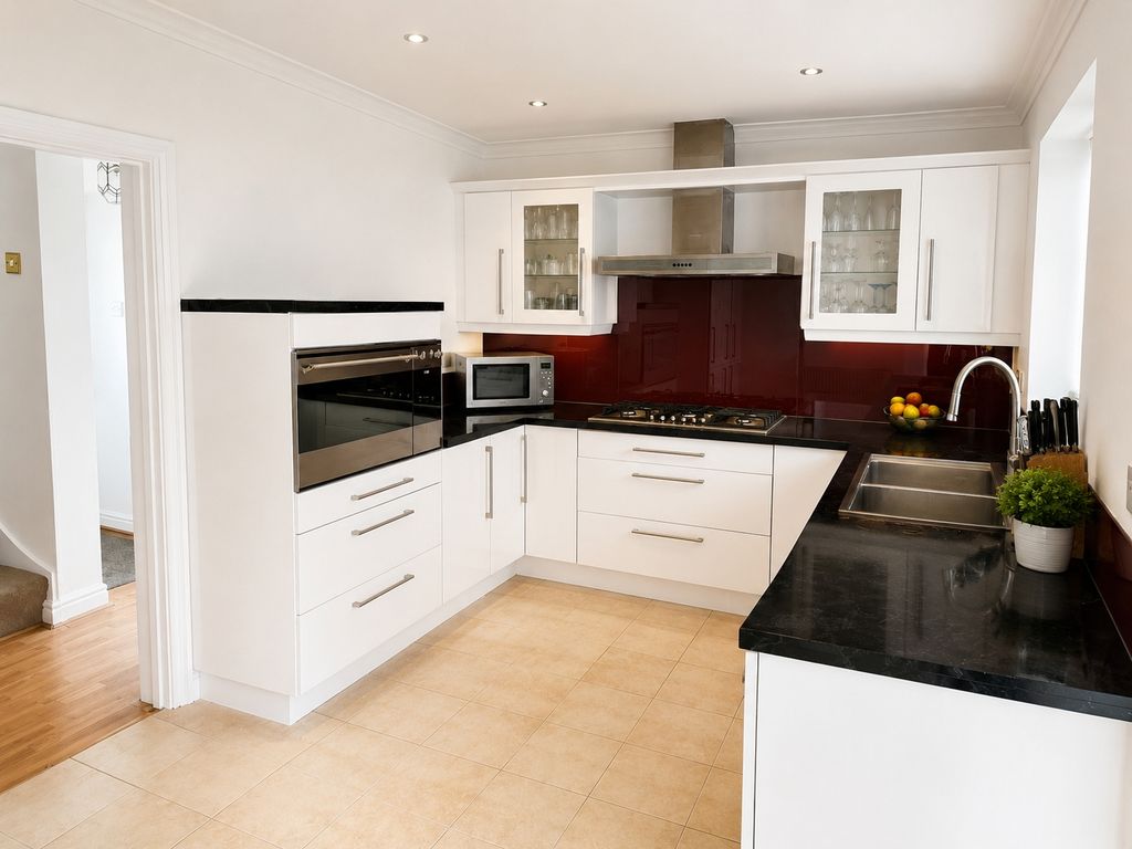 Property photo 3 of 15 Kitchen