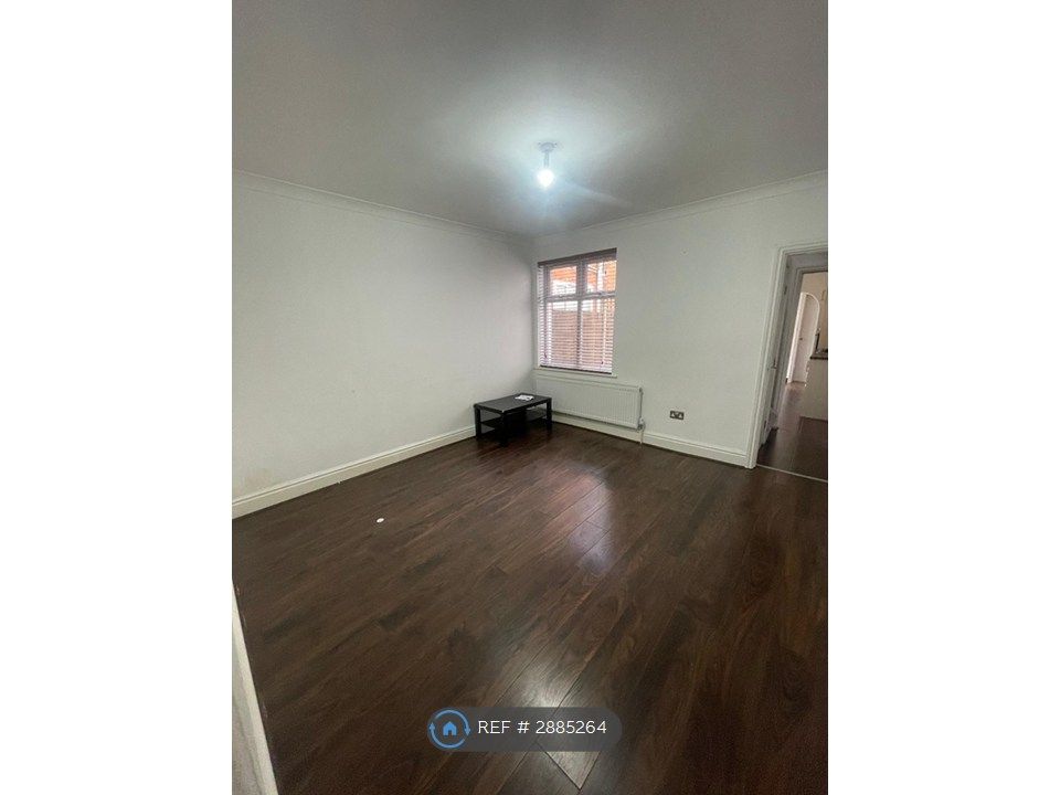 Property photo 3 of 9 Living Room