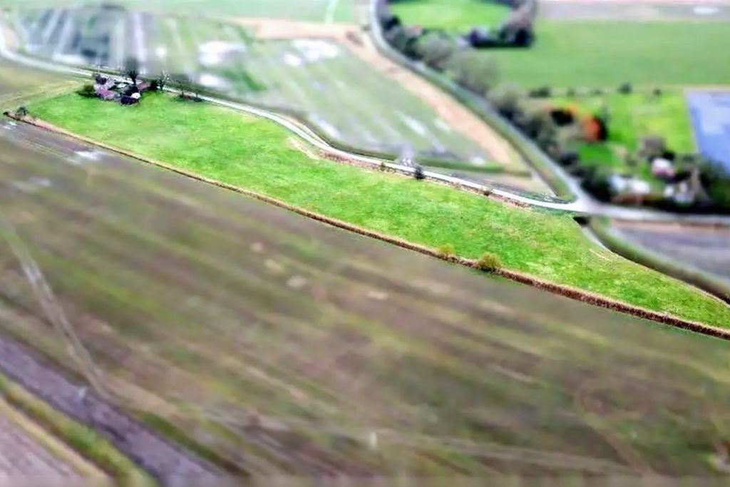 Property photo 2 of 24 4