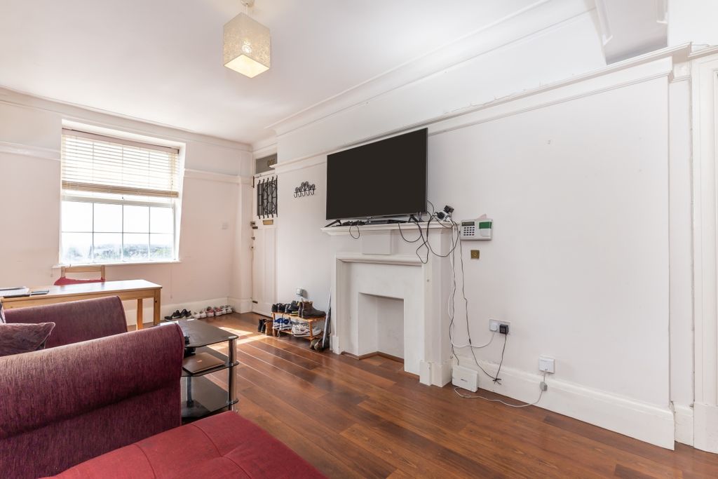 Property photo 2 of 14 Flat-100-Clarendo...