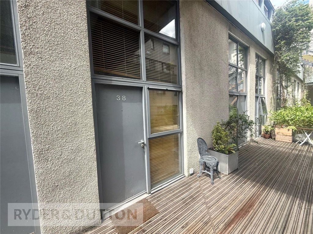 Property photo 1 of 18 External