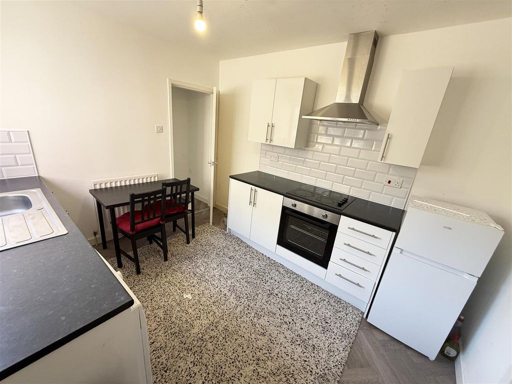 Property photo 3 of 8 William Street Kitchen.Jpg