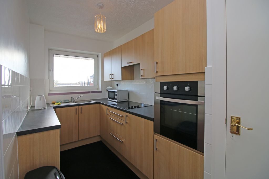 Additional image 5 of 2 bed flat for saleLyndale Court, Fleetwood FY7