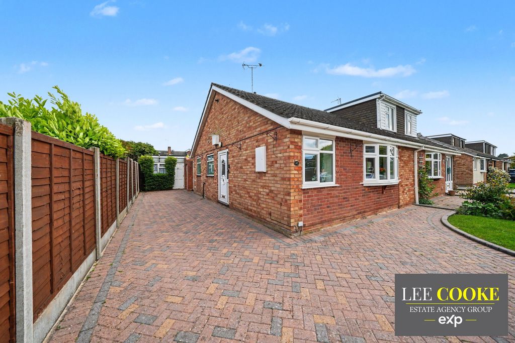 Property photo 2 of 33