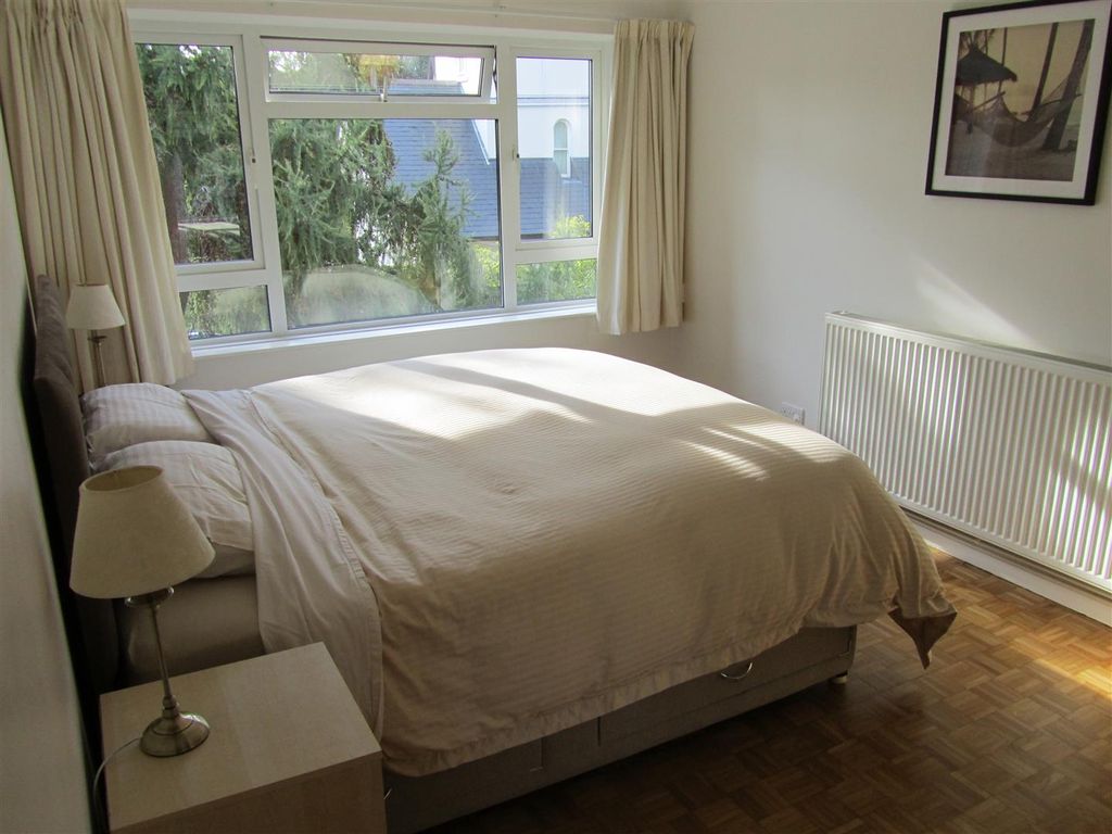 Property photo 3 of 8 Russell Court 3.Jpg