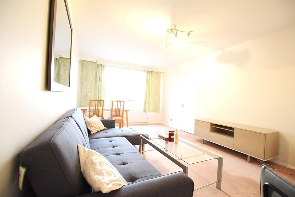 Property photo 2 of 8