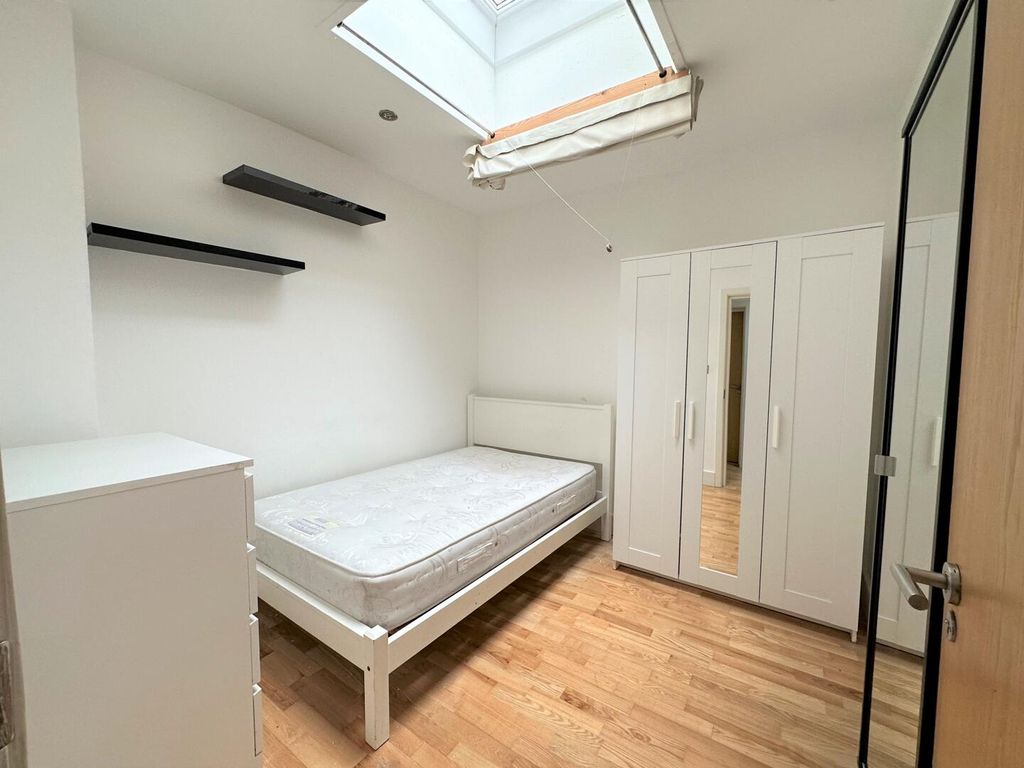 Property photo 3 of 10 Bedroom