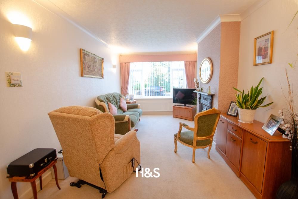 Property photo 2 of 9 68 Featherstone - Lounge.Jpg