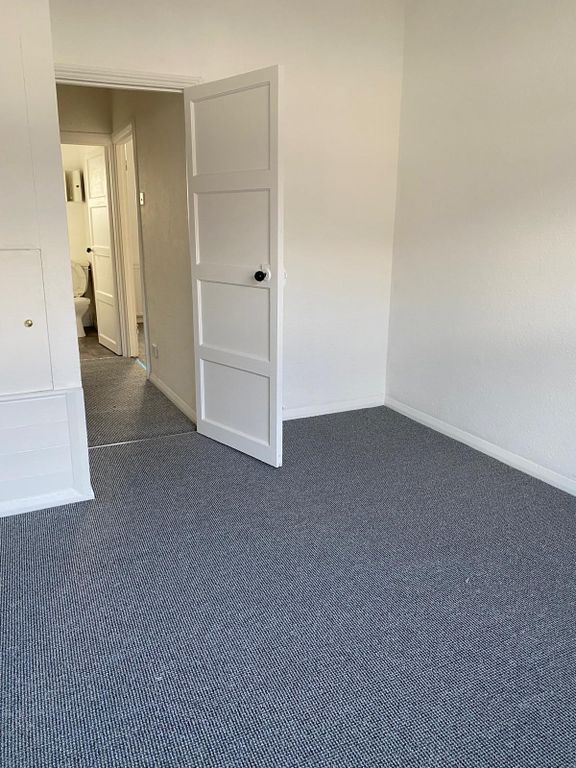 Property photo 2 of 5 Bedroom