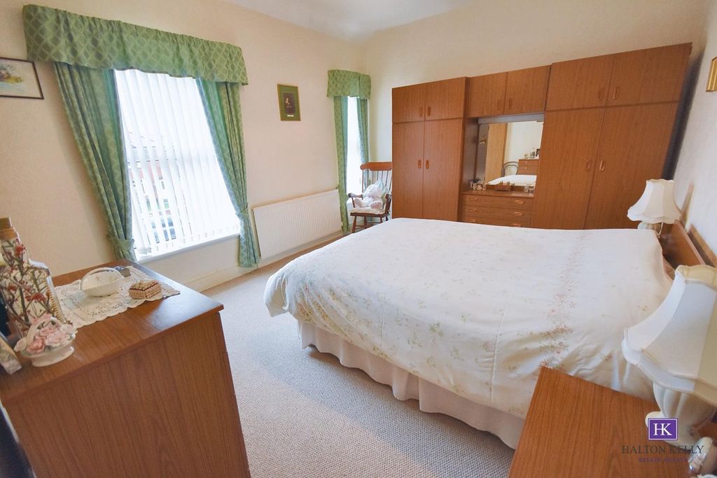 Property photo 3 of 27 Main Bedroom