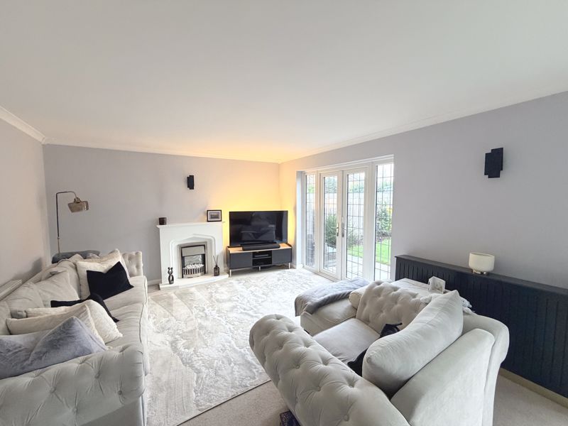 Property photo 2 of 14 Lounge