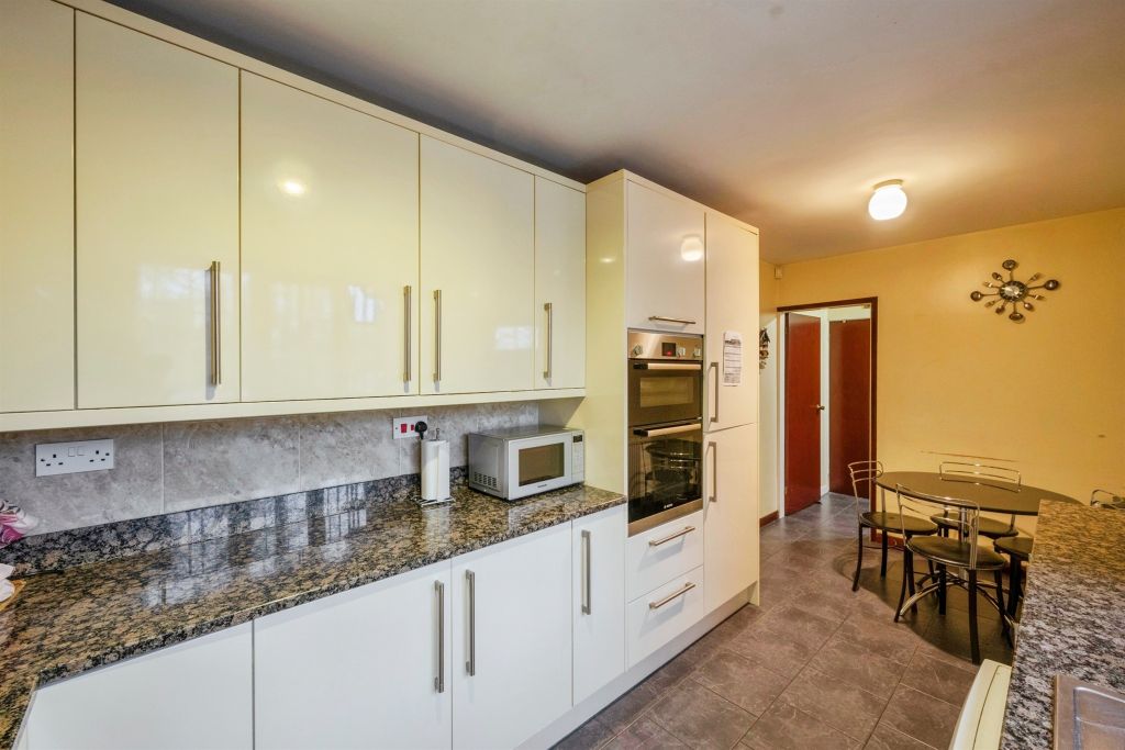 Property photo 3 of 28