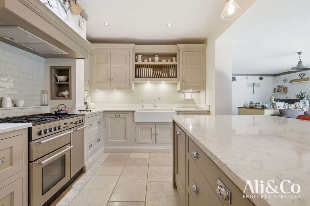 Property photo 3 of 41