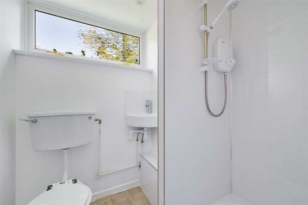 Property photo 3 of 22 Harrison Close (1).Jpg