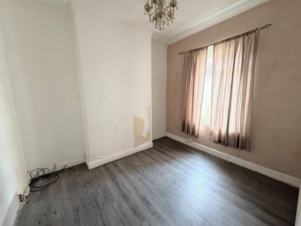 Property photo 3 of 11 Dining Room