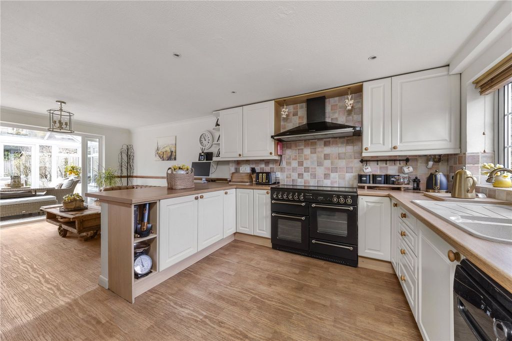 Property photo 3 of 18 Kitchen
