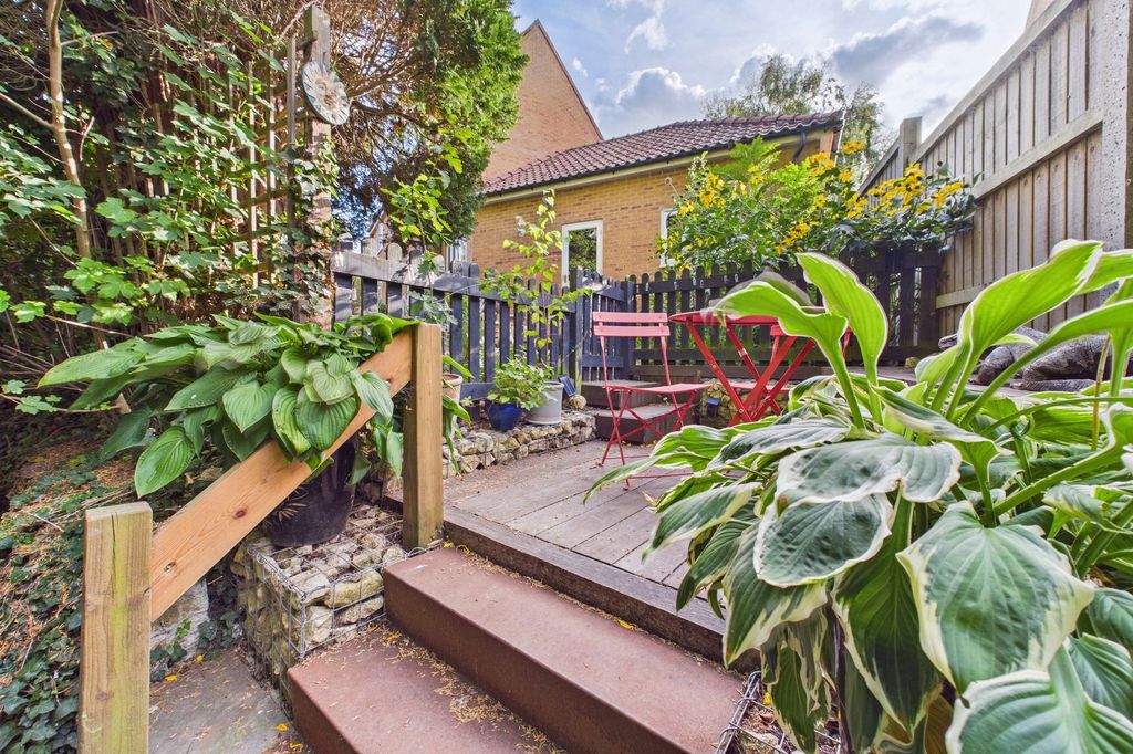 Property photo 2 of 21