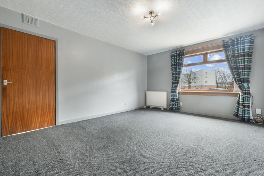 Property photo 3 of 27