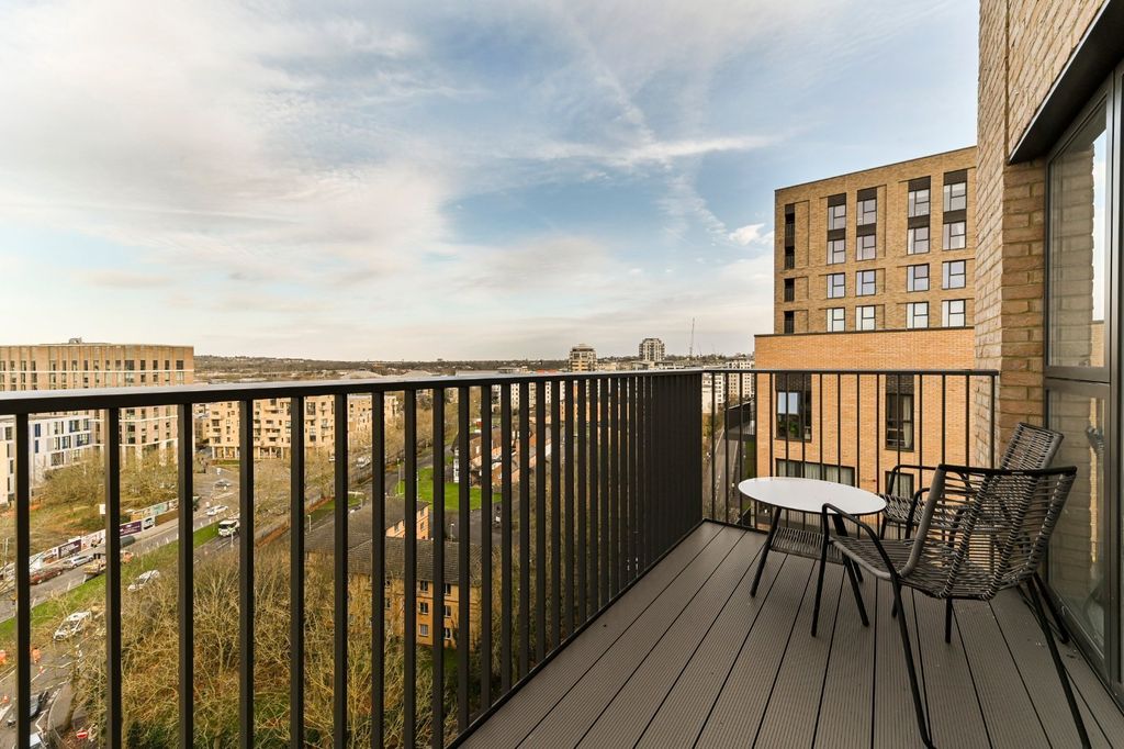 Property photo 3 of 28