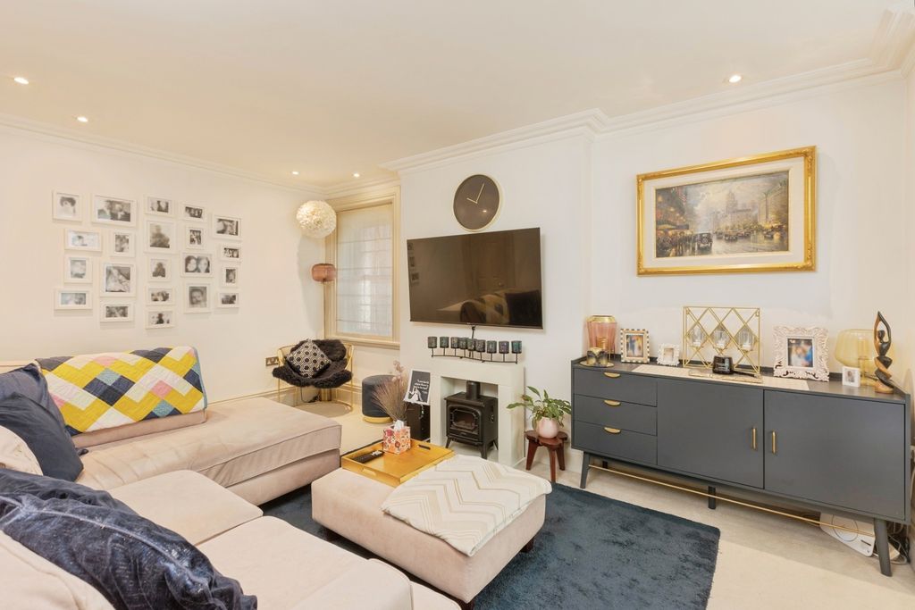 Property photo 2 of 19 Pbox-Img.Jpg