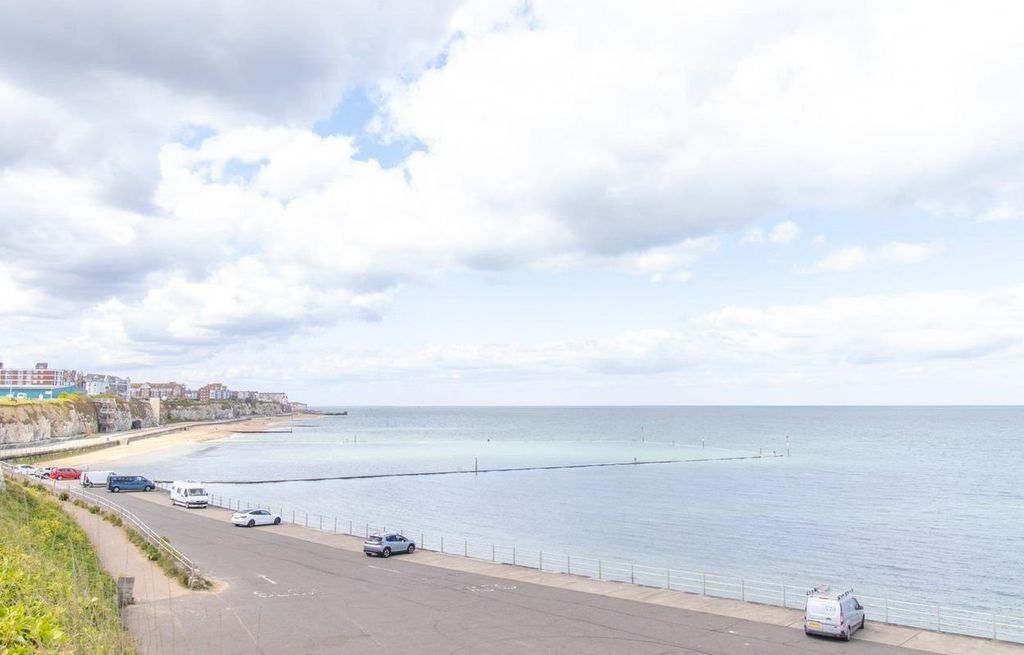 Property photo 2 of 15 Picture 2