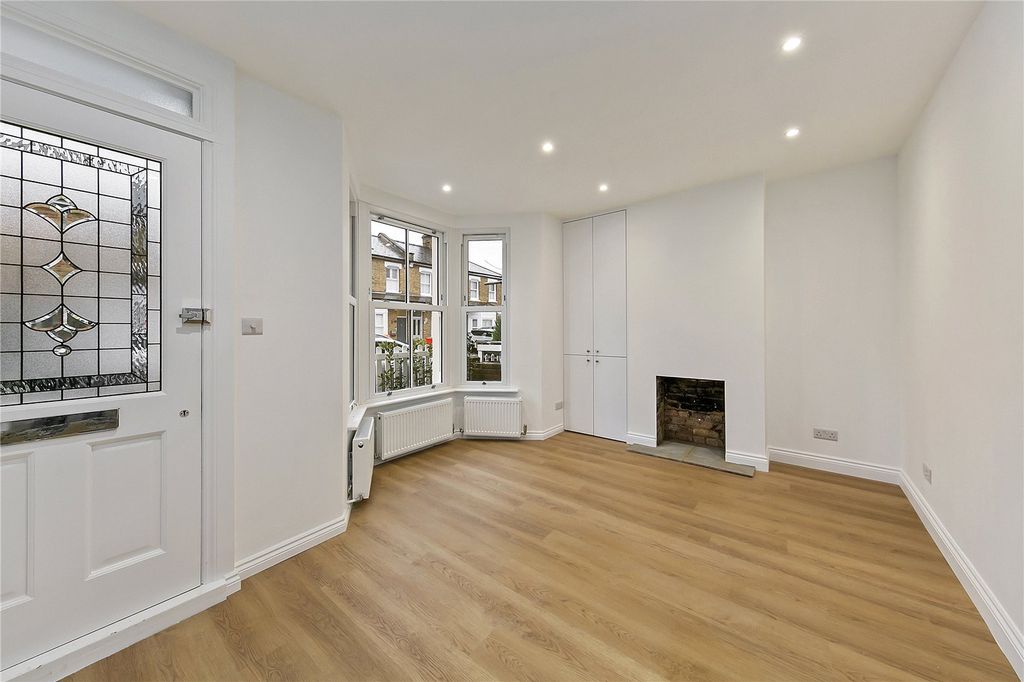 Property photo 3 of 17 Picture No. 06