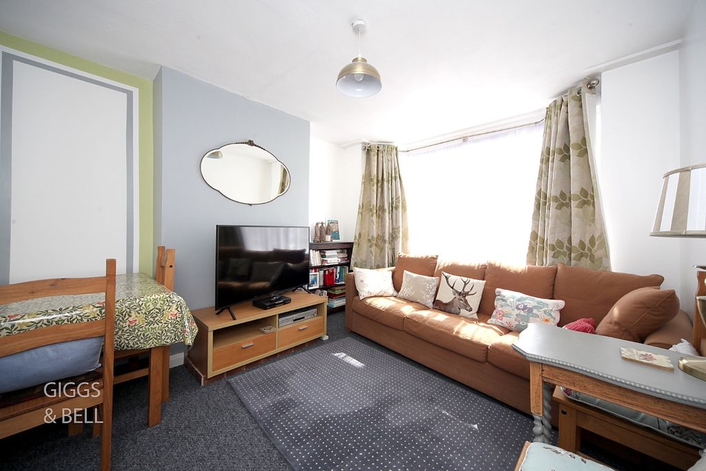 Property photo 2 of 17 5164101