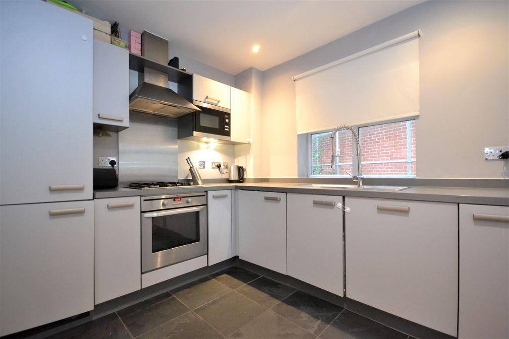 Property photo 2 of 8 Kitchen