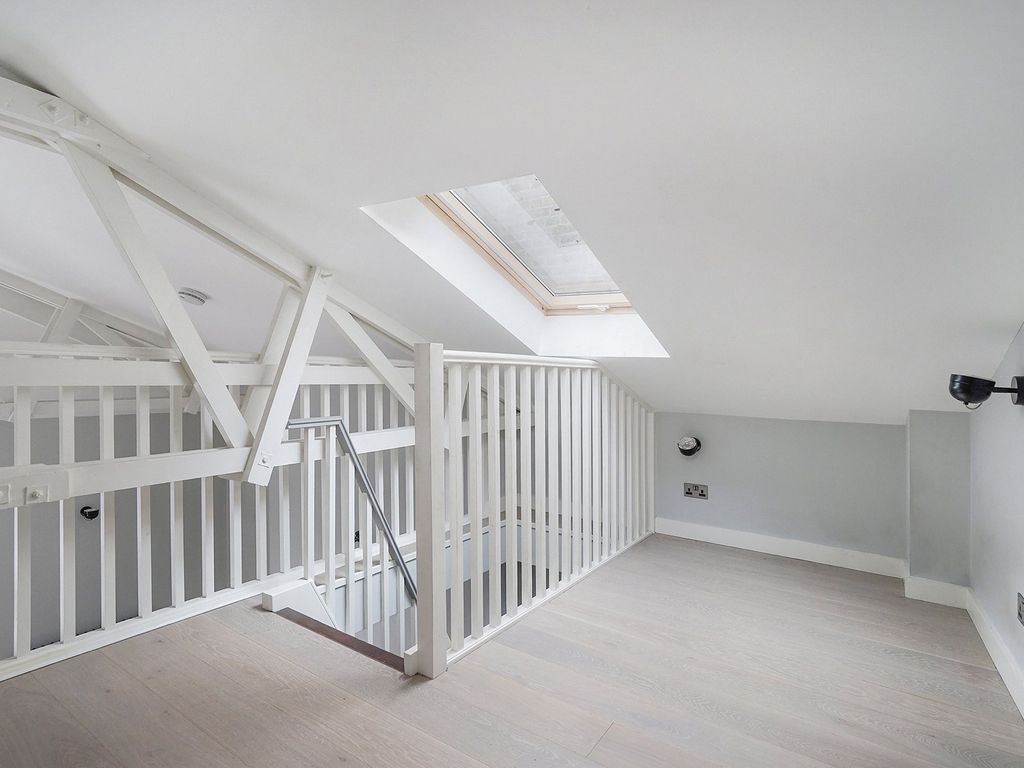 Property photo 3 of 13 Gerrard Street