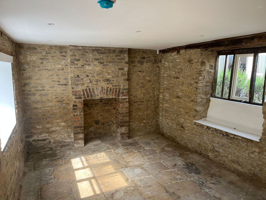 Property photo 2 of 3