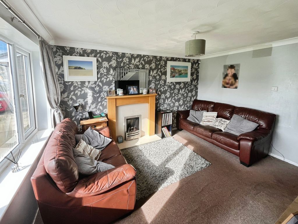 Property photo 2 of 11 Lounge