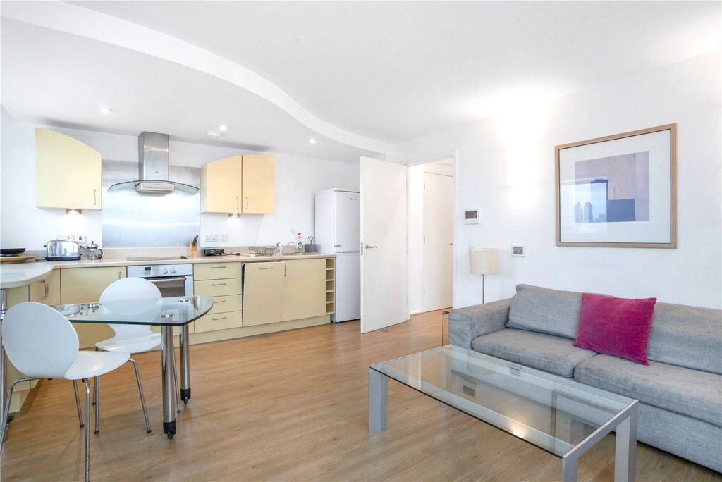 Property photo 1 of 12 Reception/Kitchen
