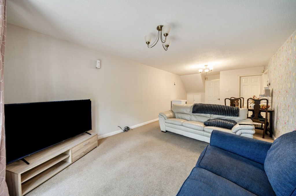 Property photo 2 of 15 Sittingroom