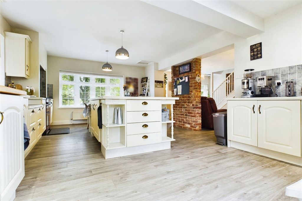 Property photo 2 of 30 Kitchen